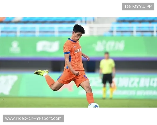 中超赛场年轻球员突破训练加速：中国足球的未来之星涌现