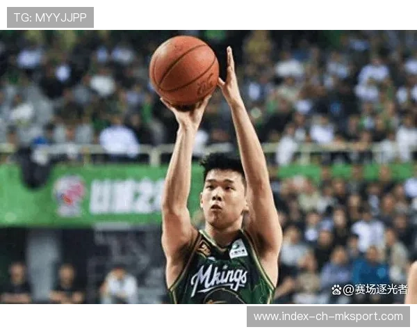 NCAA18岁新星三分12中10全美爆红——足球场的青春奇迹 NCAA18岁新星三分12中10全美爆红——足球场的青春奇迹