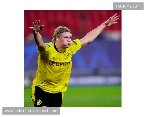 哈兰德在私下学做面包，被拍到揉面笑成表情包