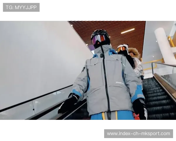 滑雪教练穿比基尼示范引全网热议 滑雪教练穿比基尼示范引全网热议