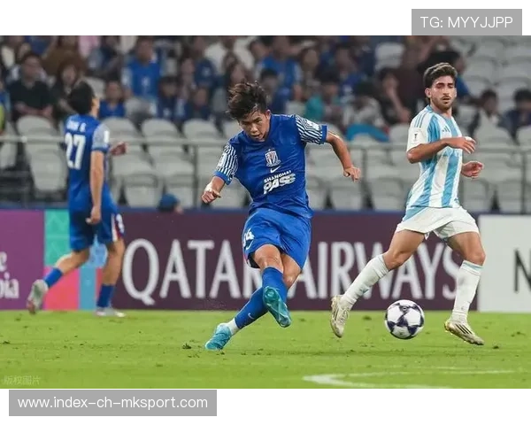 刘诚宇接陶强龙传中，禁区内俯冲头球破门