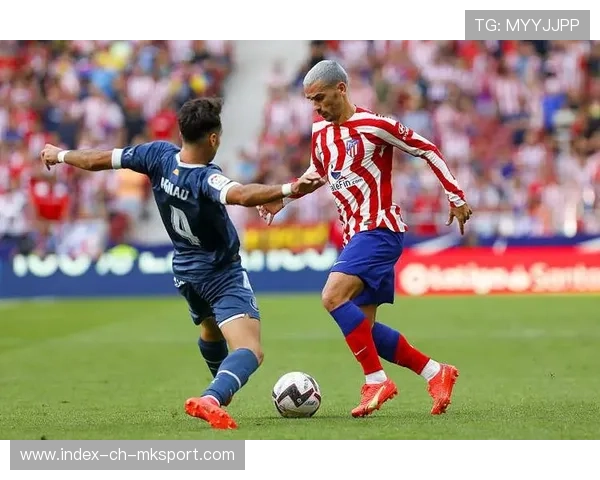 赫罗纳向前推进连贯快速不断积压压力