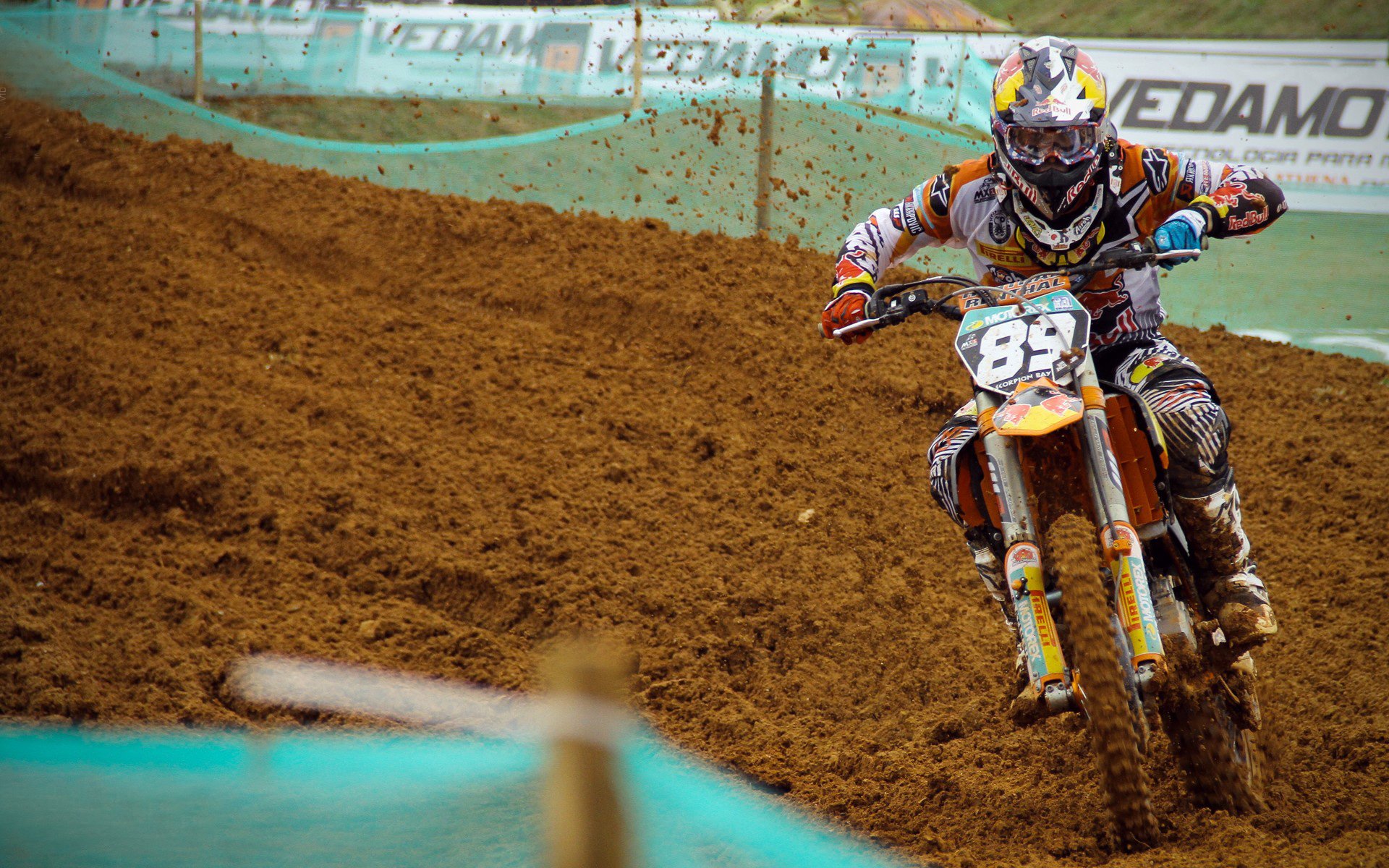 室内乒乓机器人挑战 选手对抗多轴发球机械臂